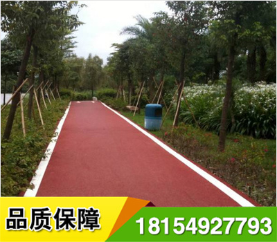 新疆雷辰恒星承接停車位劃線、道路熱熔劃線、市政道路劃線.